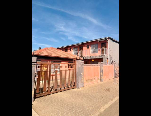 11 BEDROOM HOUSE FOR SALE IN OLIEVENHOUTBOSCH